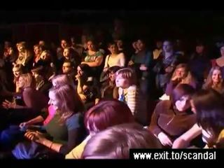 Лицев и женски пол оргазми в публичен vid