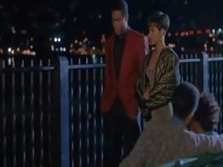 Halle berry stricly επιχείρηση