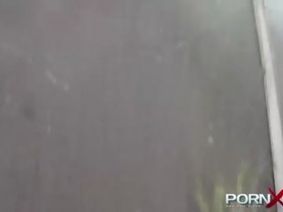Pornxn प्रधान ब्लोंड पब्लिक पिस्सिंग