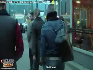 Красота скъпа чука трудно в а тоалетна