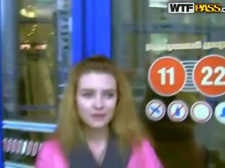 Екзотичен танц инструктор получава избран нагоре и felt нагоре