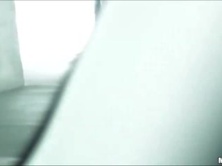 Hitch hiker отримує трахкав на love-making площа