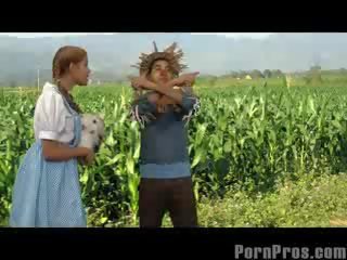 Dorothy পাছা bounces সঙ্গে ঐ witch!